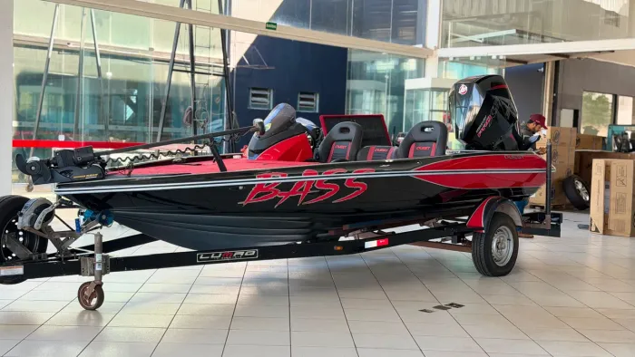 Bass Boat Quest Q290 + 300Hp