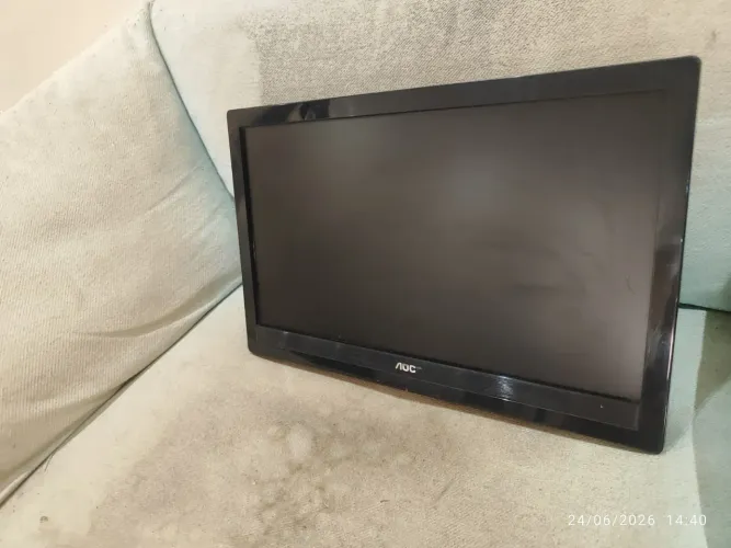 Monitor AOC (ótimo para segunda tela)