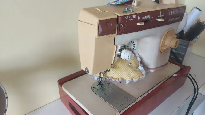 Maquina de costura sinceramente modelo facilita mais 1995