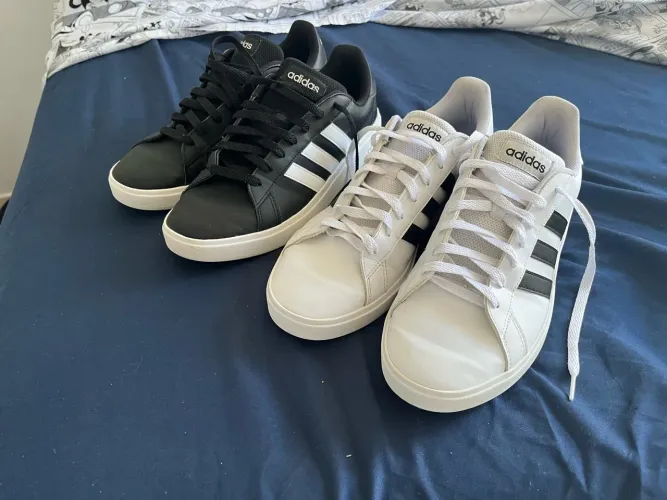 Dois tênis adidas originais