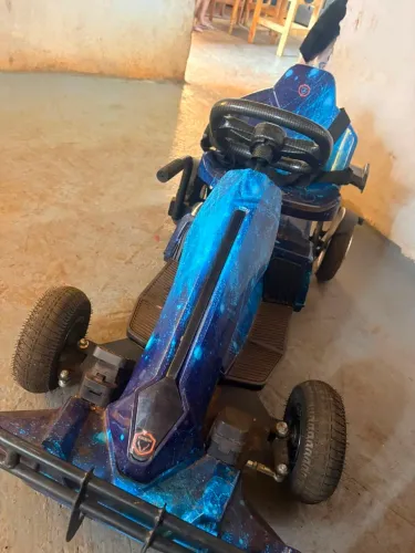 Carrinho elétrico infantil 