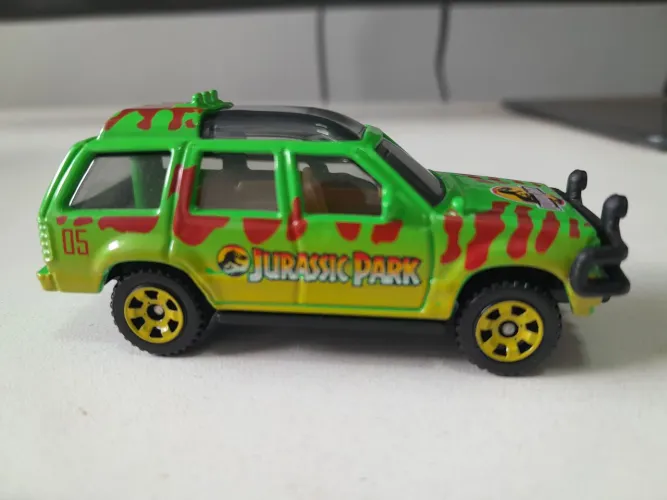 Matchbox Jurassic Park Ford Explorer 2018