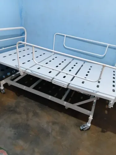 Cama hospitalar semi nova R$ 2.500,00