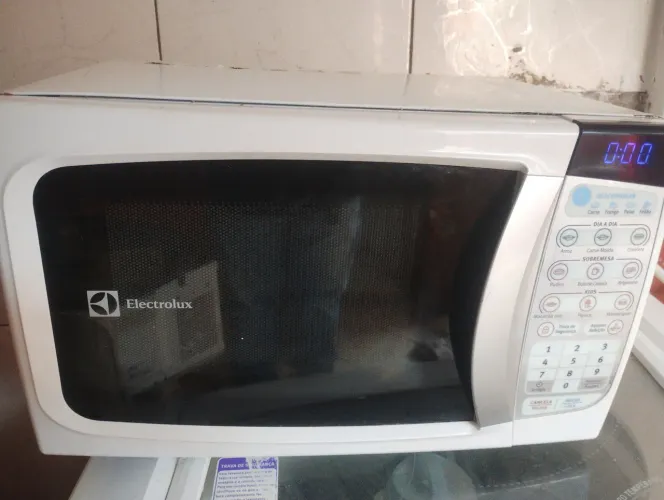 Vendo microondas Eletrolux 20 litros 