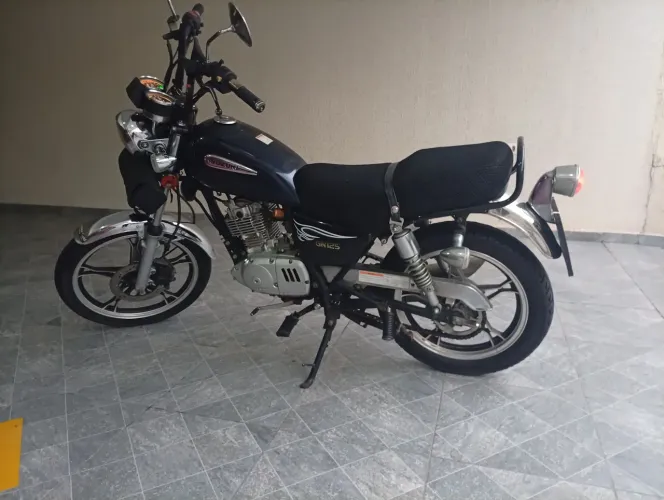 Intruder 125 com 43 mil KM rodados