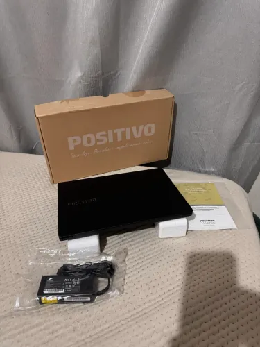 Notebook semi novo i5 13 geração , 8gb Nvme 512gb tampa de metal
