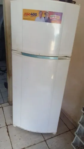 Vende-se essa geladeira