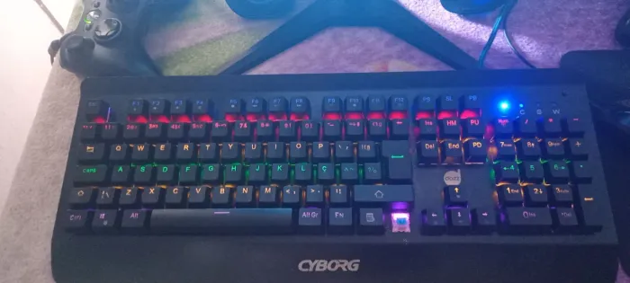 Teclado mecânico cyborg