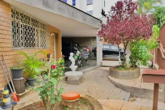 Casa comercial à venda, 8 quartos, 1 suíte, Calafate - Belo Horizonte/MG