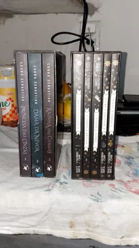 Livros o box dos livros cada um é r$ 50. Livros solto cada um é 35 Reais 