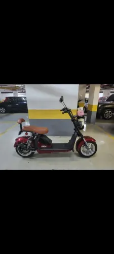 Scooter de garagem. Revisão ok, possui nota fiscal e garantia até 09/26.