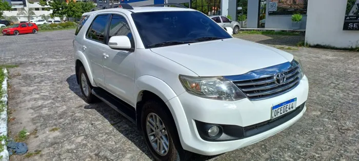 Toyota Hilux SW4 SR 4X2 2.7/ 2.7 Flex 16V Aut. 2013