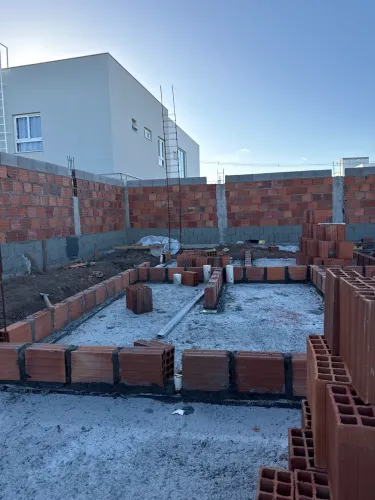 Vaga para Pedreiro, Bairro Sim