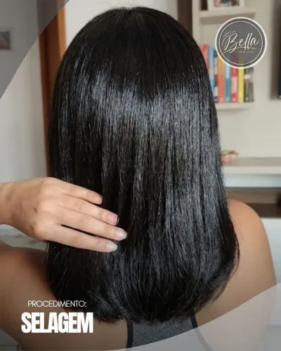 Cabeleireira - Corte + Escova.