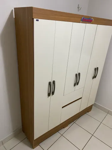 Guarda roupa em ótimo estado , Nunca desmontado