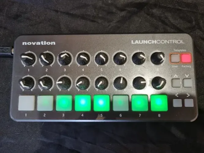 Novation Launch Control Mk1 Controlador Midi