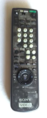 Controle remoto Sony video cassete digital. Modelo RMT-V297C. Com plástico de proteção.