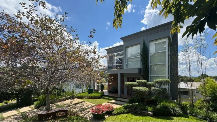 Bela Casa no Alphaville com 3 suítes