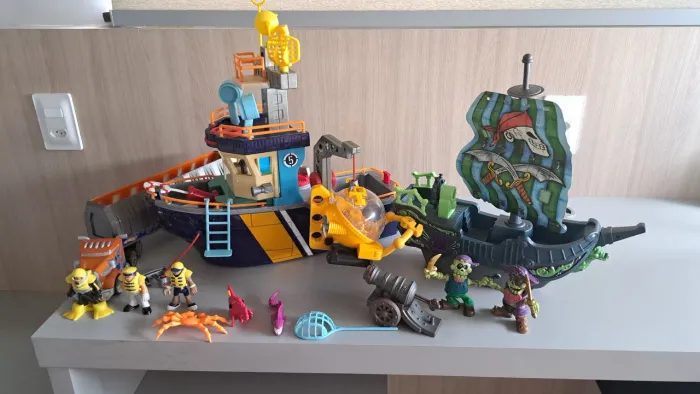 Kit 3 brinquedos  Navio Aventura Imaginext Fisher-Price + Navio Pirata + Carreta Hot Weels