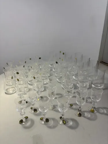 Conjunto de 129 Taças e Copos de Cristal Antiguidade 