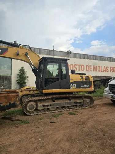 Escavadeira pc caterpilar 323 DL