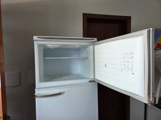 Vendo geladeira 