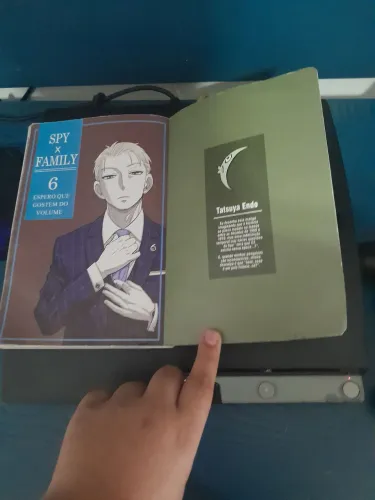 Spy family praticamente novo em ótima condição volume 6