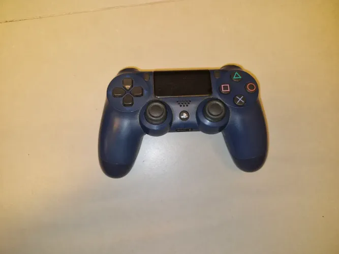 Controle PS4 Azul com um botão ruim