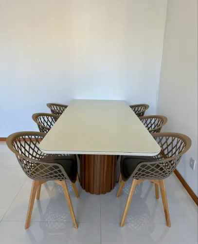 Vendo mesa com 6 cadeiras
