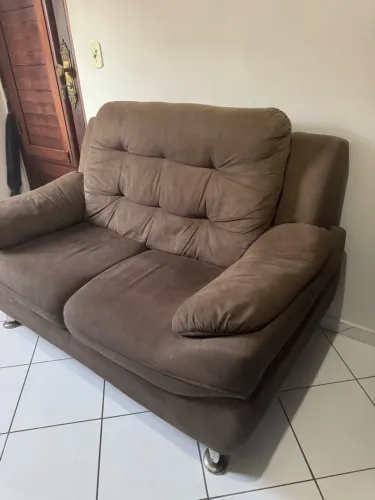 Sofá marrom 2 lugares