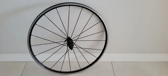 Roda traseira Mavic Aksium para speed