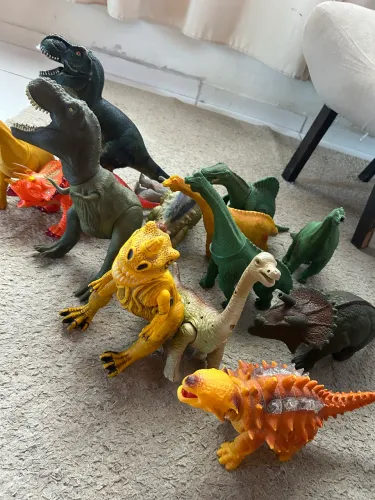 Lote de dinossauros e animais
