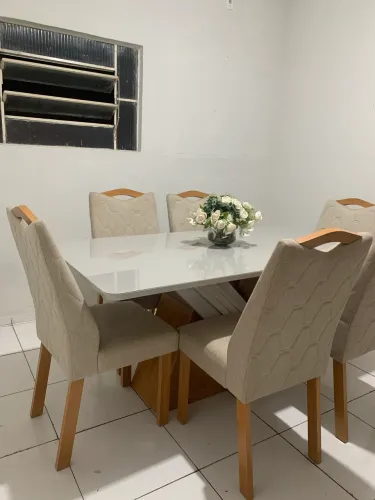 Mesa em bom uso! 