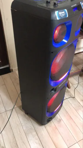 Som semi novo 2000w de potência só 900,00