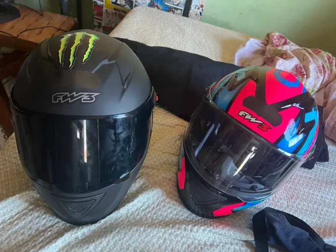 Dois capacete fw3 por 700$