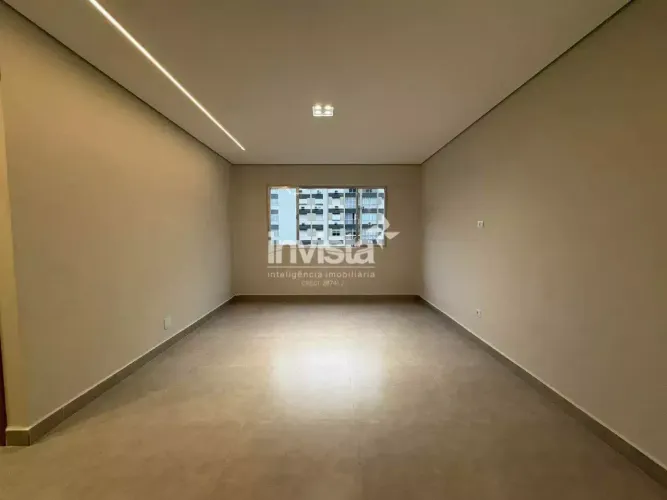 APARTAMENTO REFORMADO NO GONZAGA QUADRA DA PRAIA