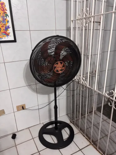 Ventilador grande, em ótimo estado 