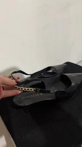 Scarpin preto salto baixo