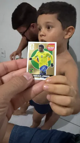 Figurinha dourada Vinijr