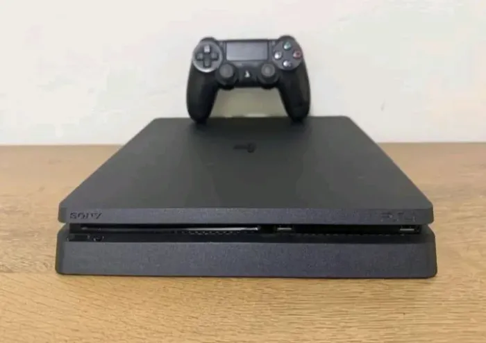 Playstation 4 slim 