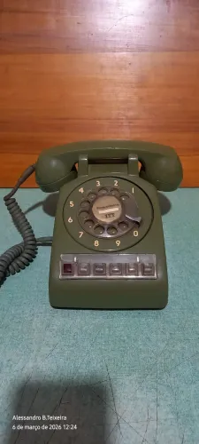 Telefone antigo de disco e ramal