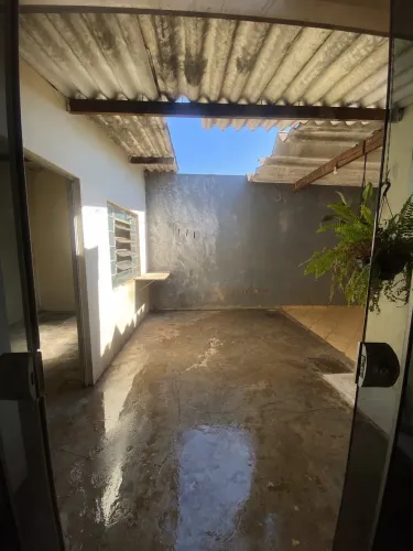 ALUGA-SE - EXCELENTE CASA RESIDENCIAL