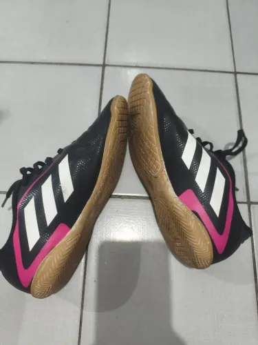 Tênis Adidas futsal 