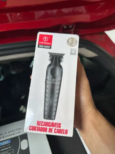 Máquina de barba e acabamento