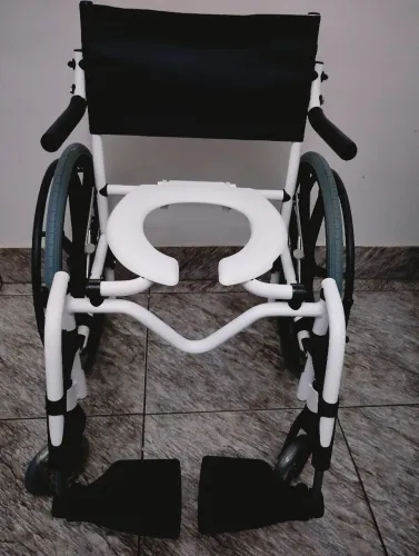 Cadeira de banho e cadeira de Rodas