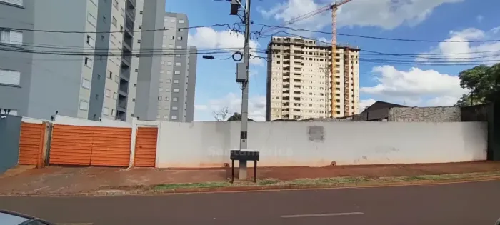 Terreno à venda no Jardim Aurora com 3008 m² na Região Sul de Londrina, próximo ao Shoppin