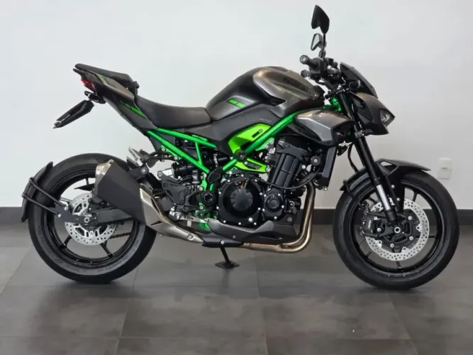 Kawasaki Z 900 .