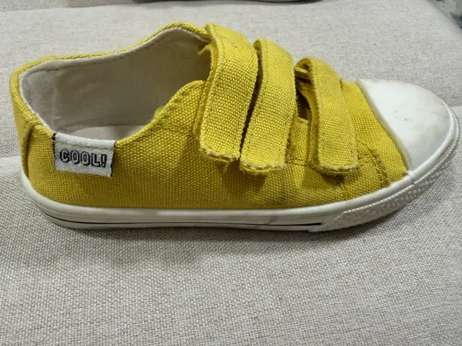 Tênis Amarelo importado , da marca Lefties !