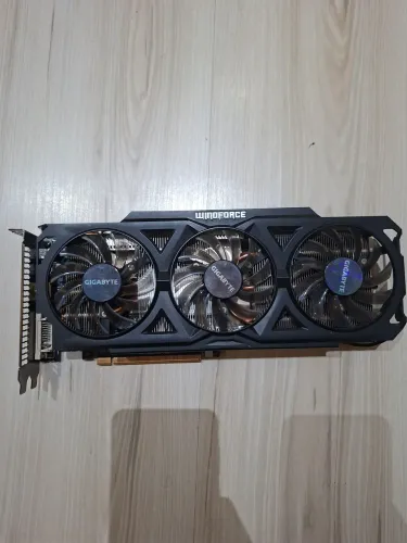 Amd radeon r9 280x gigabyte windforce com defeito