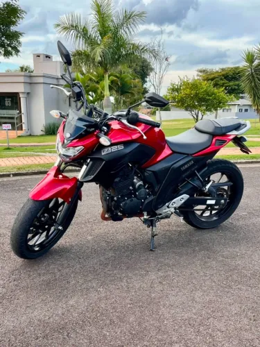 Fazer 250 vermelha muito conservada